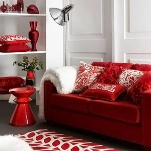 Красно-белый интерьер гостиной фото