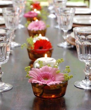 украшение стола цветами и свечами фото3