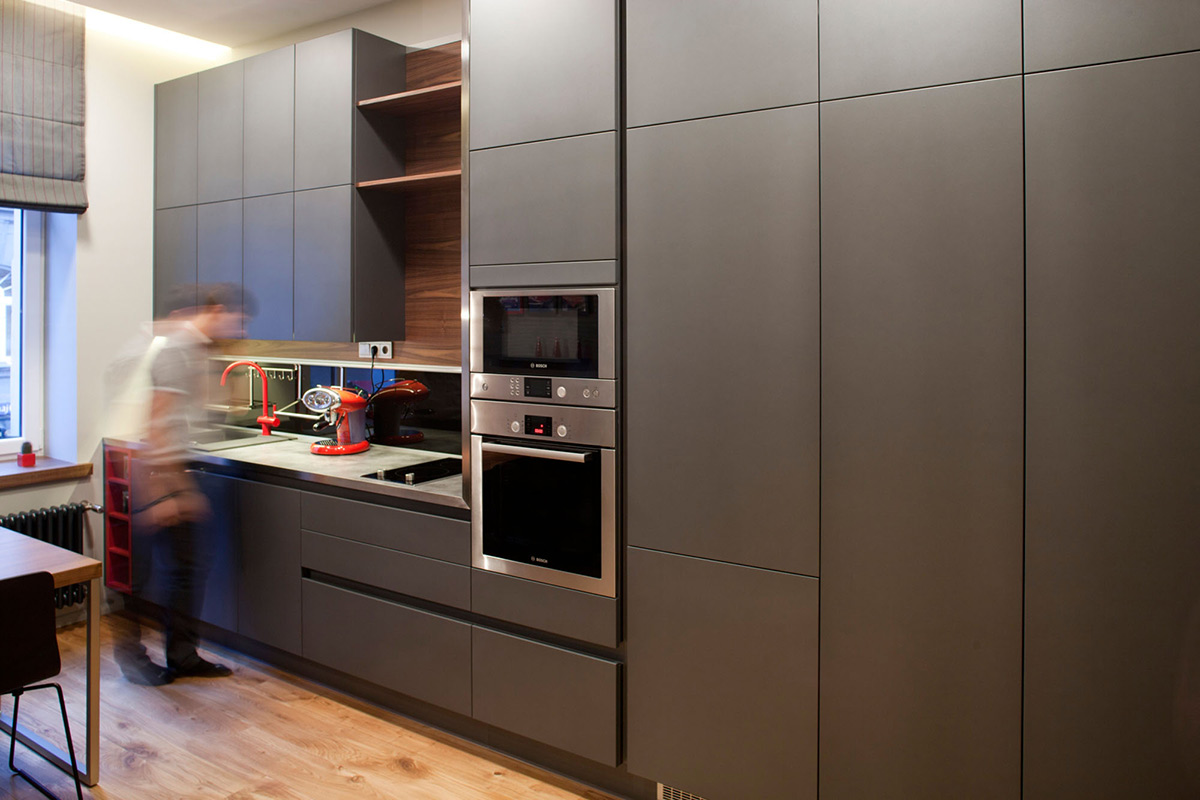 Нередко сейчас квартира продается уже с полным комплектом встроенной кухонной техники